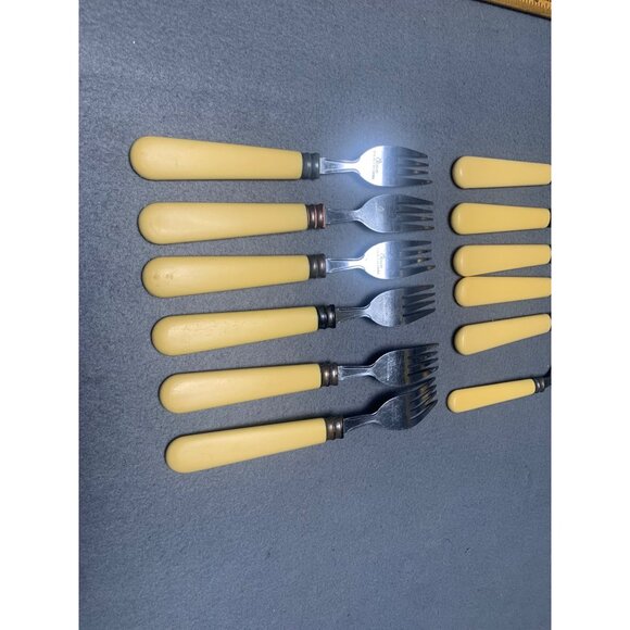 Vintage Gibson Yellow Handle Silverware Set 12-Piece Stainless Steel Flatware - Picture 12 of 15